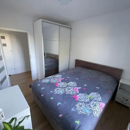 Uroczy Apartamet Z Ogrodkiem I Widokiem Na Nature, Rumia